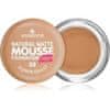 Essence - Natural Matte Mousse - Pěnový make-up 16 g 