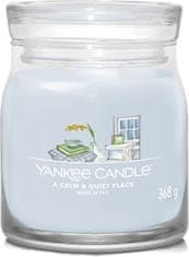 Yankee Candle Illatgyertya Signature üvegben közepes és Calm & Quiet hely 368g